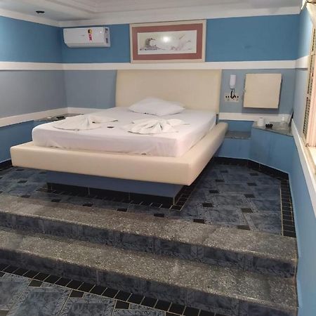 Bhaus Motel Marília Eksteriør billede
